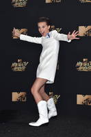 Millie Bobby Brown Longsleeve T-shirt #2793035