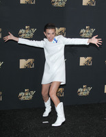 Millie Bobby Brown Longsleeve T-shirt #2793078