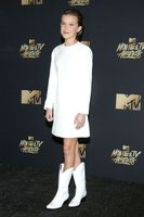 Millie Bobby Brown Longsleeve T-shirt #2793154