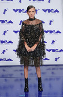 Millie Bobby Brown Longsleeve T-shirt #2793443