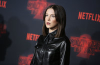 Millie Bobby Brown Longsleeve T-shirt #2851066