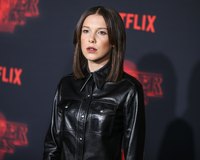 Millie Bobby Brown Longsleeve T-shirt #2851074