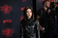 Millie Bobby Brown Longsleeve T-shirt #2851116