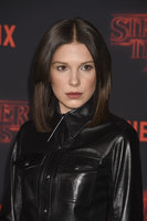 Millie Bobby Brown Longsleeve T-shirt #2851247