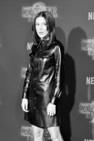 Millie Bobby Brown Longsleeve T-shirt #2851278