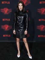 Millie Bobby Brown Longsleeve T-shirt #2851293