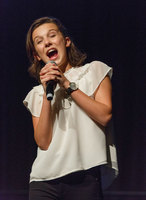 Millie Bobby Brown Longsleeve T-shirt #2851297