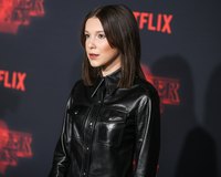 Millie Bobby Brown Longsleeve T-shirt #2851302