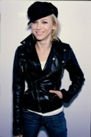 Naomi Watts Sweatshirt #1370476