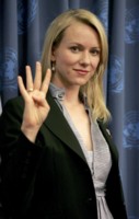 Naomi Watts Longsleeve T-shirt #1418986