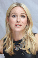 Naomi Watts Longsleeve T-shirt #2159510