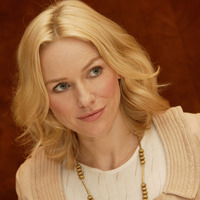 Naomi Watts Longsleeve T-shirt #2239417