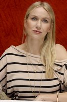 Naomi Watts Longsleeve T-shirt #2257361