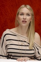 Naomi Watts Longsleeve T-shirt #2257387