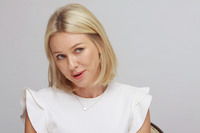 Naomi Watts Longsleeve T-shirt #2344297