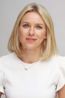Naomi Watts Longsleeve T-shirt #2344300