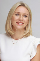 Naomi Watts Longsleeve T-shirt #2344303