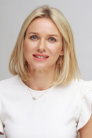 Naomi Watts Longsleeve T-shirt #2344316