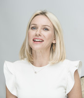 Naomi Watts Longsleeve T-shirt #2432625