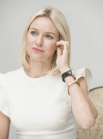 Naomi Watts Longsleeve T-shirt #2432633