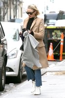 Naomi Watts Sweatshirt #2961353