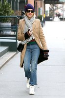 Naomi Watts Sweatshirt #2961366