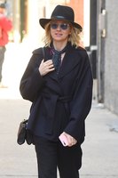 Naomi Watts Sweatshirt #3187949