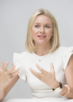 Naomi Watts Sweatshirt #3291909