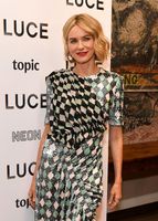 Naomi Watts Longsleeve T-shirt #3858455