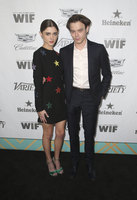 Natalia Dyer & Charlie Heaton Longsleeve T-shirt #3806703