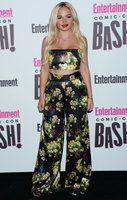 Natalie Alyn Lind Sweatshirt #3804602