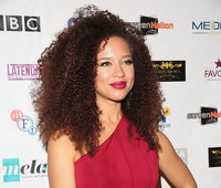 Natalie Gumede Longsleeve T-shirt #3043443