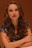 Natalie Portman Sweatshirt #2292581