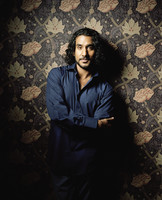 Naveen Andrews Longsleeve T-shirt #2116074
