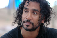 Naveen Andrews mug #G574208