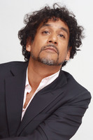 Naveen Andrews t-shirt #2341209