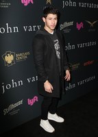 Nick Jonas Longsleeve T-shirt #3005008