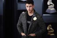 Nick Jonas Longsleeve T-shirt #3005144