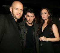 Nick Jonas Longsleeve T-shirt #3048171