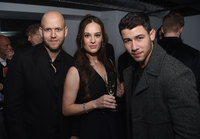 Nick Jonas Longsleeve T-shirt #3048192
