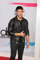 Nick Jonas Longsleeve T-shirt #3147148
