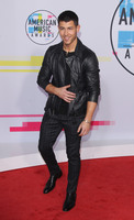 Nick Jonas Longsleeve T-shirt #3147150