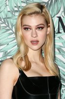 Nicola Peltz Longsleeve T-shirt #2979713