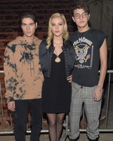 Nicola Peltz Longsleeve T-shirt #2979774