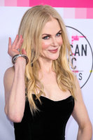 Nicole Kidman longsleeve t-shirt #3136594