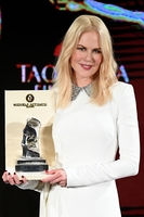 Nicole Kidman longsleeve t-shirt #3858978