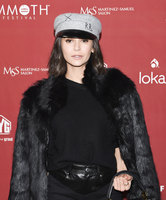 Nina Dobrev Longsleeve T-shirt #3119078
