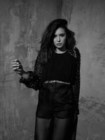 Nina Dobrev Longsleeve T-shirt #3660905