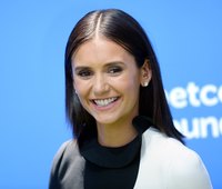 Nina Dobrev Longsleeve T-shirt #3743132