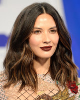 Olivia Munn Longsleeve T-shirt #2962235
